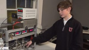 12ti letý chlapec si doma postavil funkční reaktor pro jadernou fůzi. Součástky koupil na eBay.