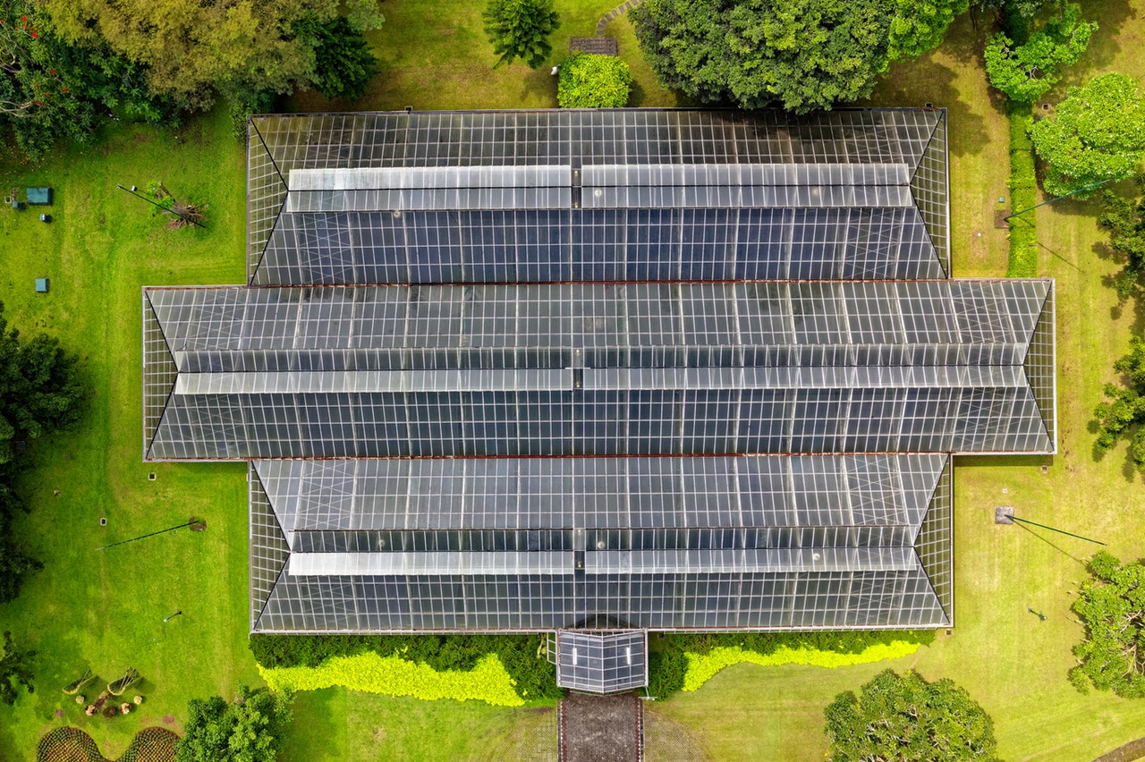 V Česku vzniká první fotovoltaická elektrárna bez jakékoliv podpory